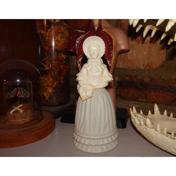 Vintage Avon Fashion Figurine Victorian Bird of Paradise Cologne Bottle empty - Picture 2 of 13